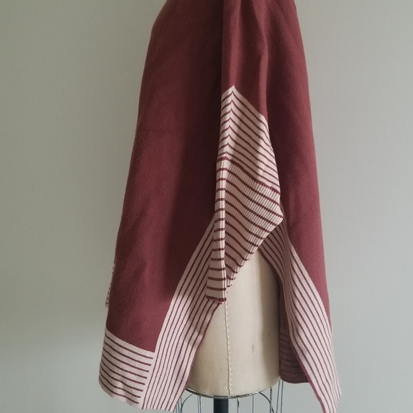 Poncho style cape sweater - Picture 5 of 8